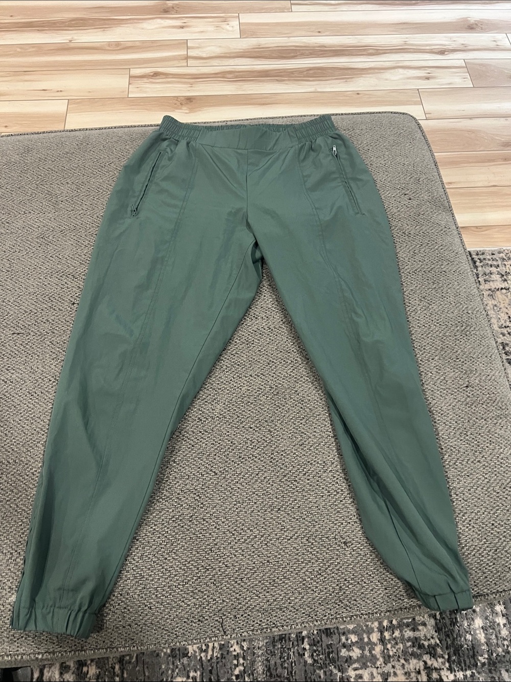 Women’s green jogging pants